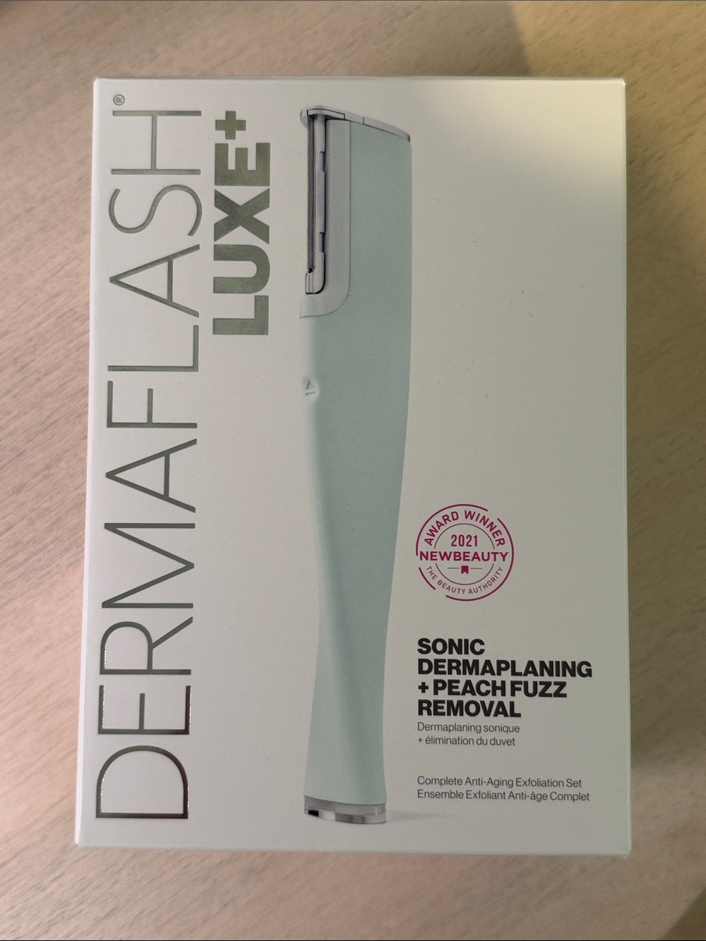 Dermaflash LUXE+ Sonic Dermaplaning Tool — Mint